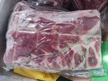 A picture containing indoor, plastic, bag, wrapped

Description automatically generated